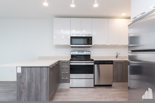 Photo - 941 W Winona St