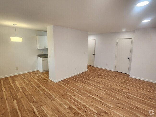 Building Photo - 1 Walter Ave Unit APT 38