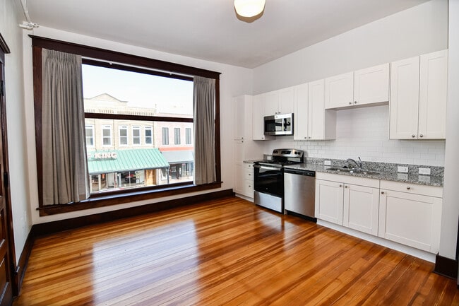 Building Photo - 32 W Main St Unit 201