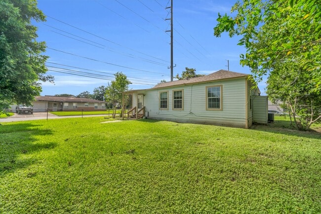 Photo - 7304 Kinney St