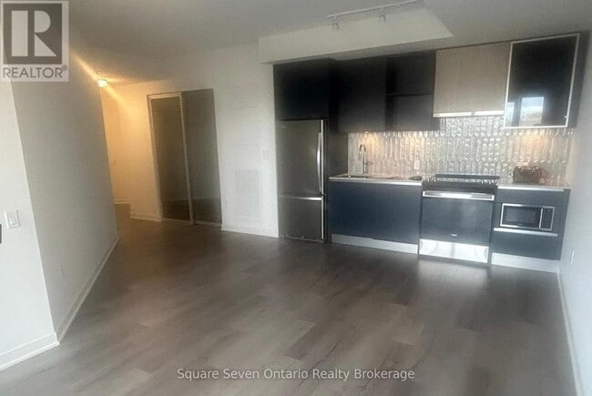 Photo - 395 Dundas St W Unit 401