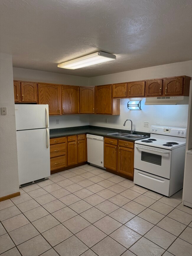 Photo - 728 31st St N