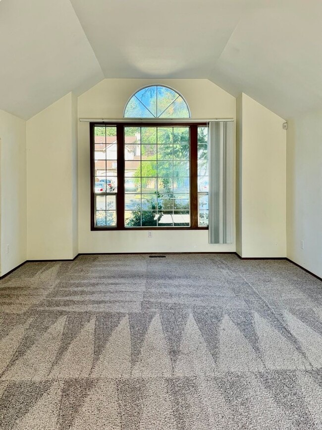 Photo - 4 Bed / 2.5 Bath Education hill in Redmond 2-story home $4,295/month