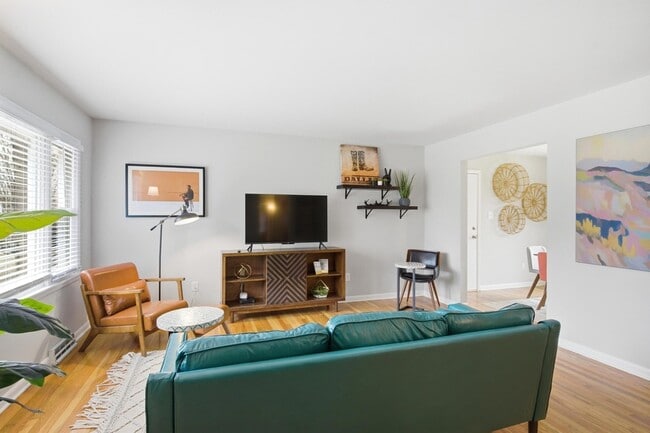 Photo - 2609 Wee Wynd