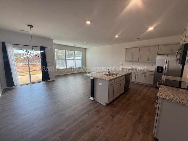 Photo - 1563 Amberview Ln