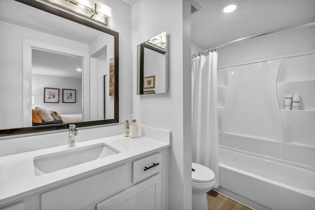 Bathroom – Spa-Inspired En Suite Bath