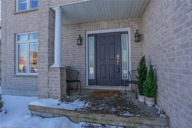 Photo - Stunning Masonville Executive Home * 4 Bdrm * 3.5 Bath * FENCED YARD *