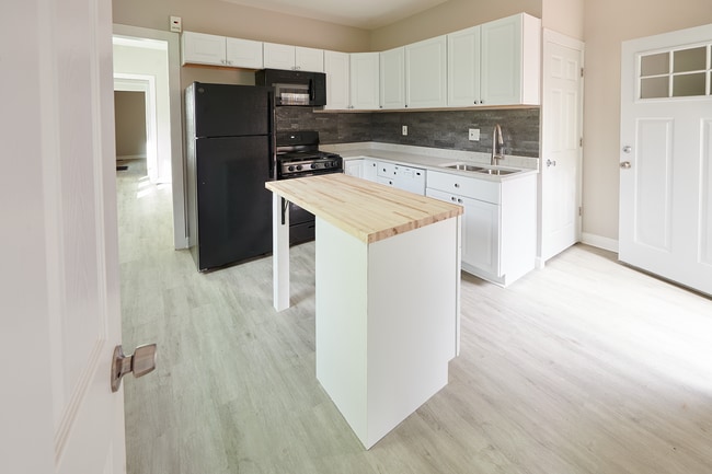 Large eat-in kitchen with all new appliances including a dishwasher and garbage disposal - 2354 Victor St