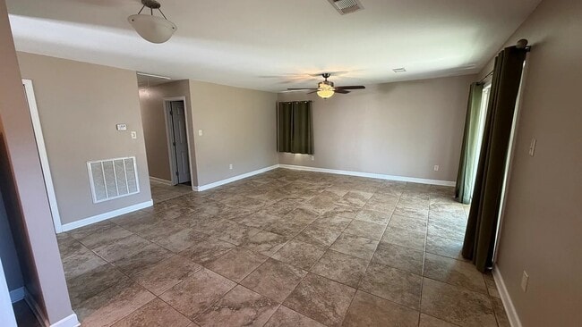 Photo - 6215 Loveland St