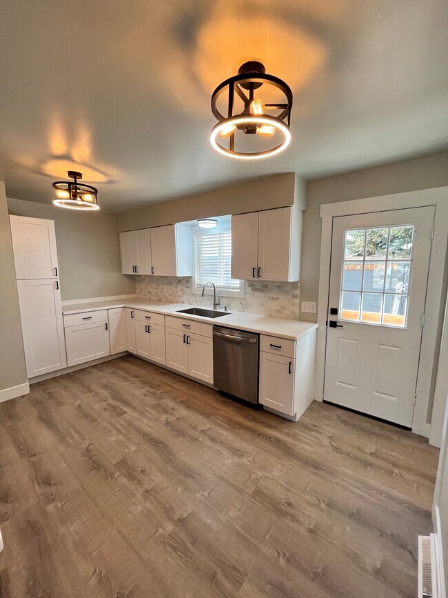 2505 Hancock Ave