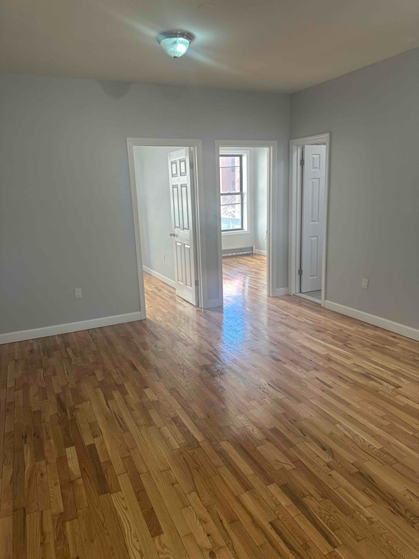 Building Photo - 8 Thieriot Ave Rental