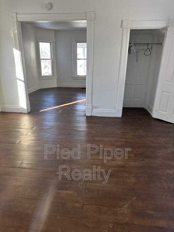 Photo - 425 W American St