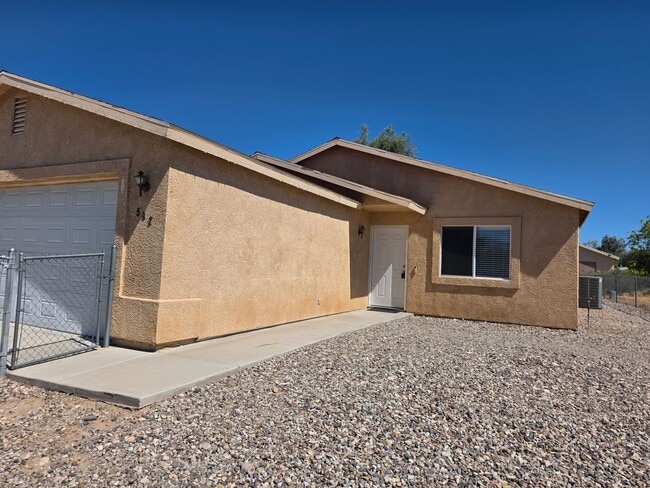 Photo - 3 Bed/2 bath home located in desirable Holiday Shores, Bullhead City AZ.