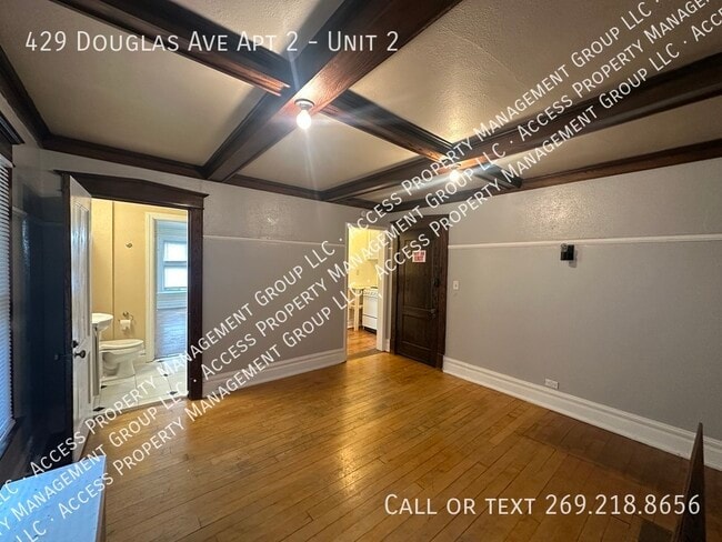 Building Photo - 429 Douglas Ave Unit 2 Rental