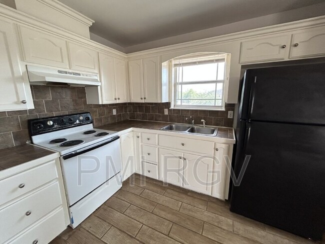 Photo - 2017 Graham Ave Unit 5