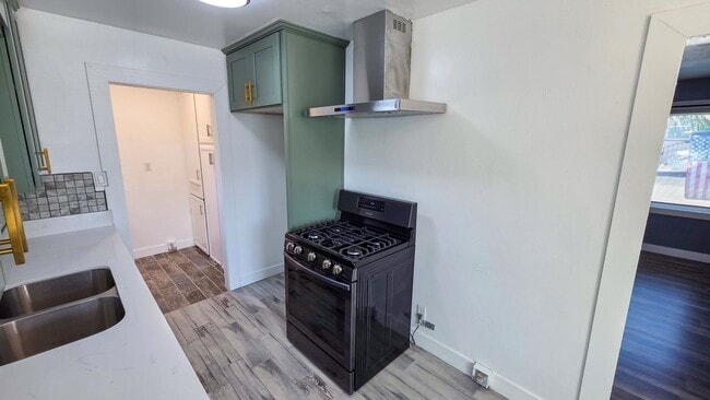 Photo - s7734 Unit B