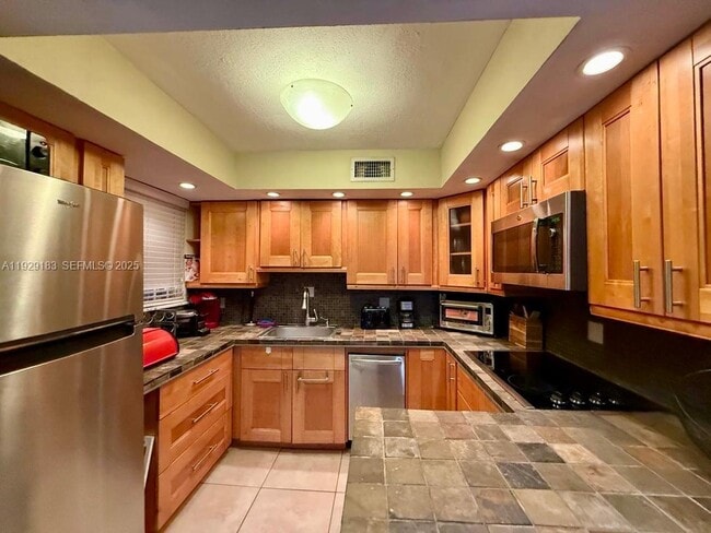 Photo - 910 Michigan Ave Unidad 304