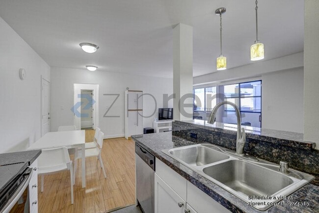 Photo - 10982 Roebling Ave