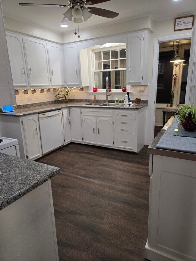 kitchen - 240 7th Ave Unit 1