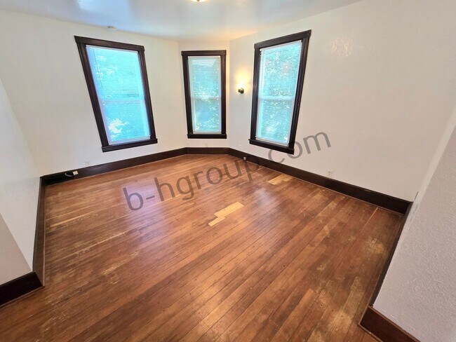 6416 23rd Ave Unit Upper