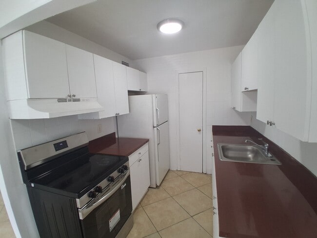Building Photo - 401 SW 13th Pl
