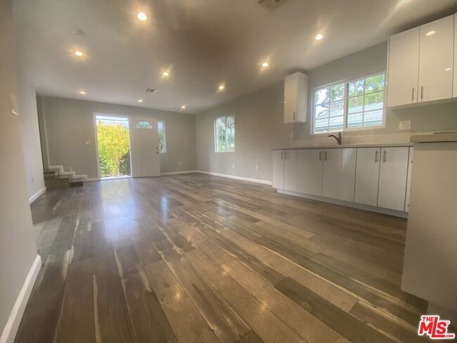 Building Photo - 8448 Fenwick St