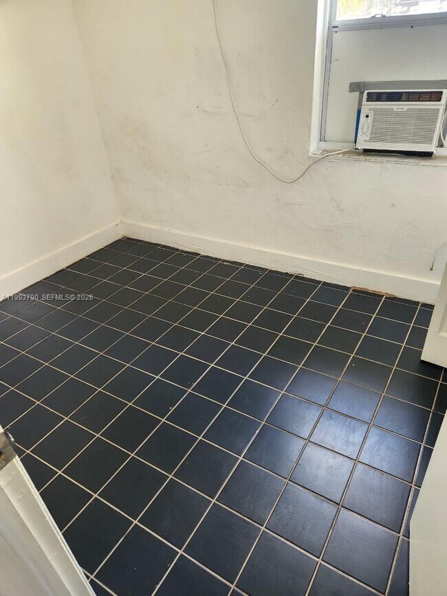 Photo - 10 NW 28th Way