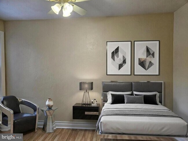 Photo - 246 S St Clair St Unit 2