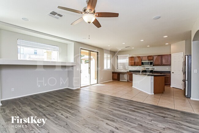 Photo - 725 W Desert Basin Dr