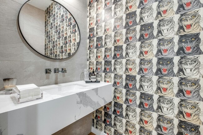 Photo - 6113 Hudson St