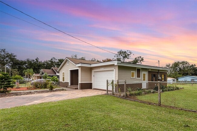 Building Photo - 932 Augusta St