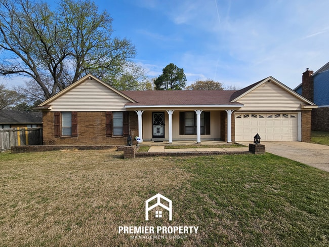 Building Photo - Charming 3BR/2BA Home in 38115 | Hardwood Floors, Fireplace & 2-Car Garage