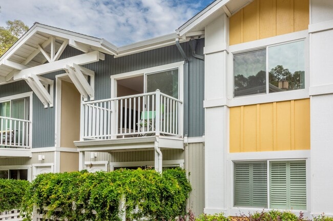 Building Photo - 2Bd/1Ba Clean Condo near Sunny Cove! ( Co-... Unit 308