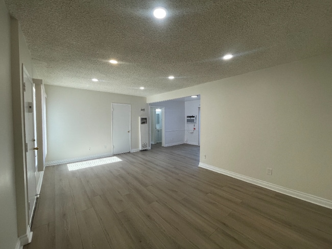 Photo - 19405 Haynes St