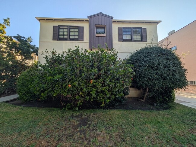 Photo - 838 N Sweetzer Ave Unit 2