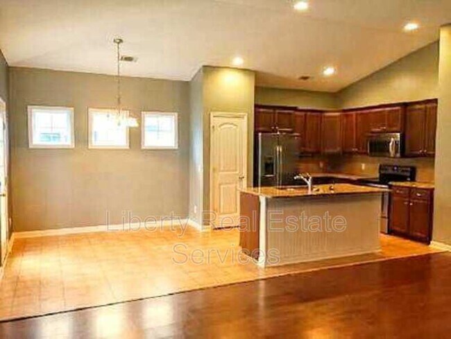 Photo - 203 Cumberland Dr NE