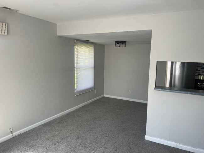 Photo - 824 W 59th Pl Unit B