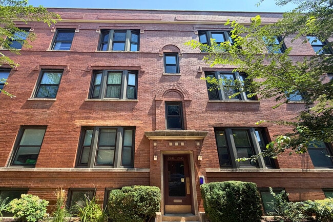 Building Photo - 2947 N Sheffield Ave Unit 3