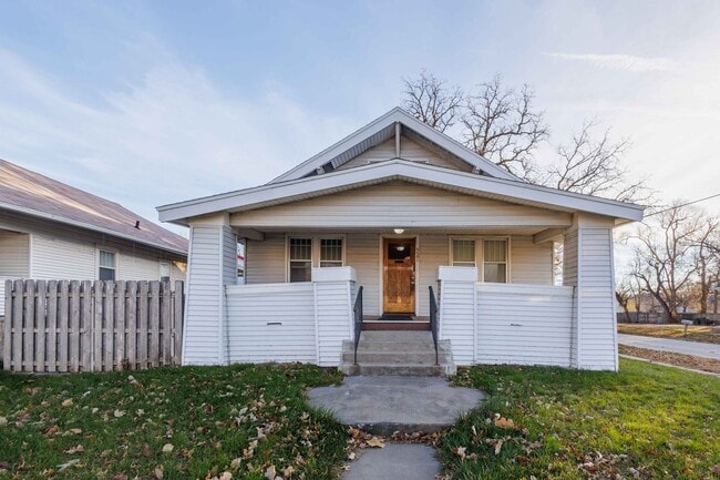 An Adorable Bungalow in the Havelock area ... - An Adorable Bungalow in the Havelock area ... House