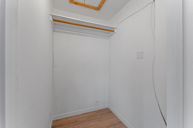 Photo - 910 Deodar Rd