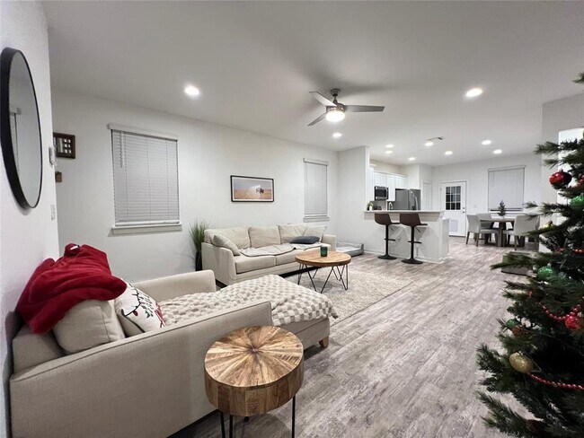 Photo - 2307 Langdale Ln