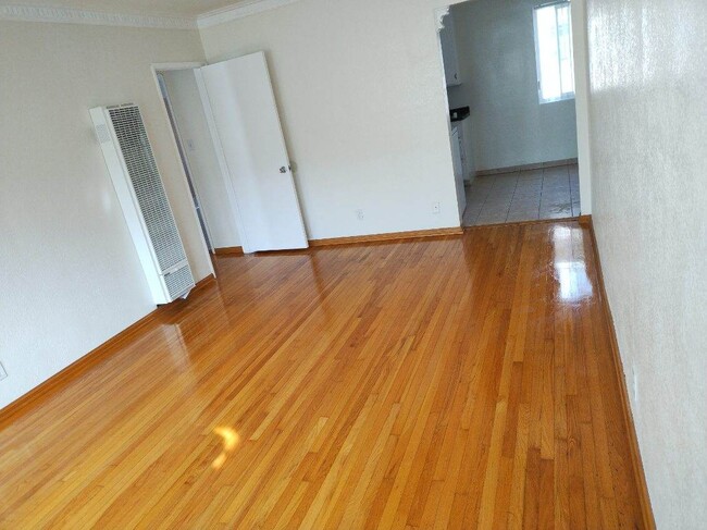 Living room - 3330 Bagley Ave Apartments