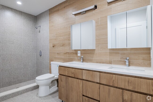 2BR, 2BA - 890SF - Bathroom