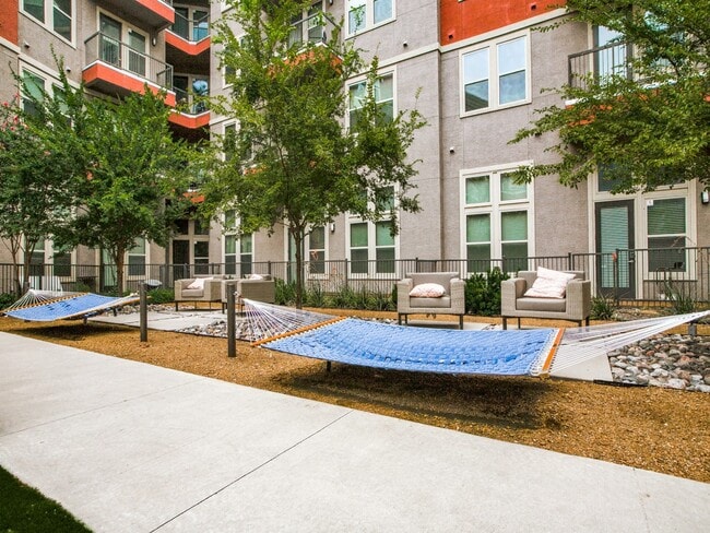 Photo - Capitol at Stonebriar