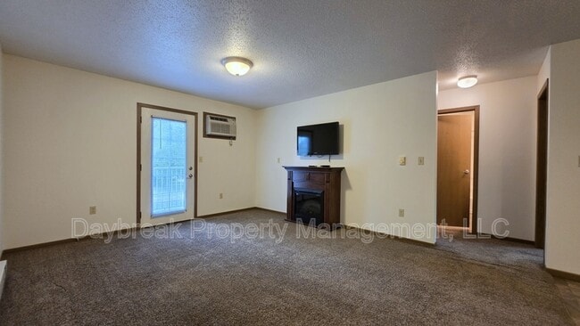Photo - 303 16th St S