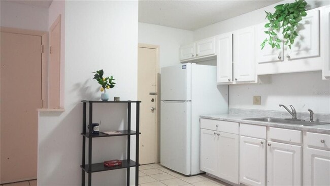1700 SW 16th Ct Unidad J-4