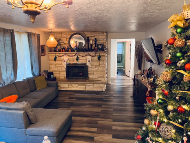 Photo - 975 Cross St SE