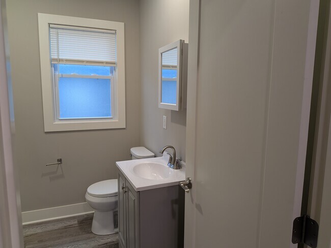 1014 Kenilworth Ave Unit 3