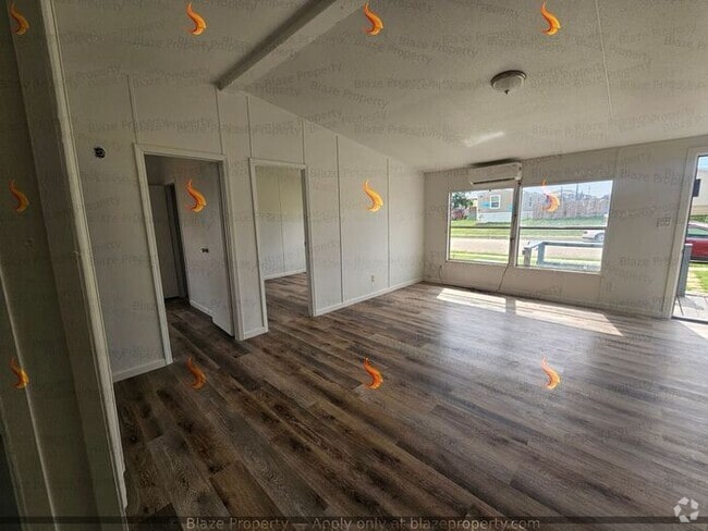 Building Photo - Experience Brand New Comfort in This Renov... Rental