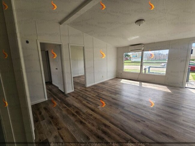 Building Photo - Experience Brand New Comfort in This Renov... Rental